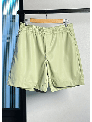 Short de cuerina verde  
