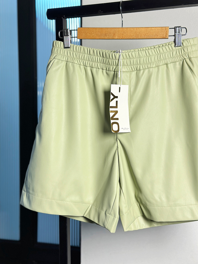 Short de cuerina verde   2