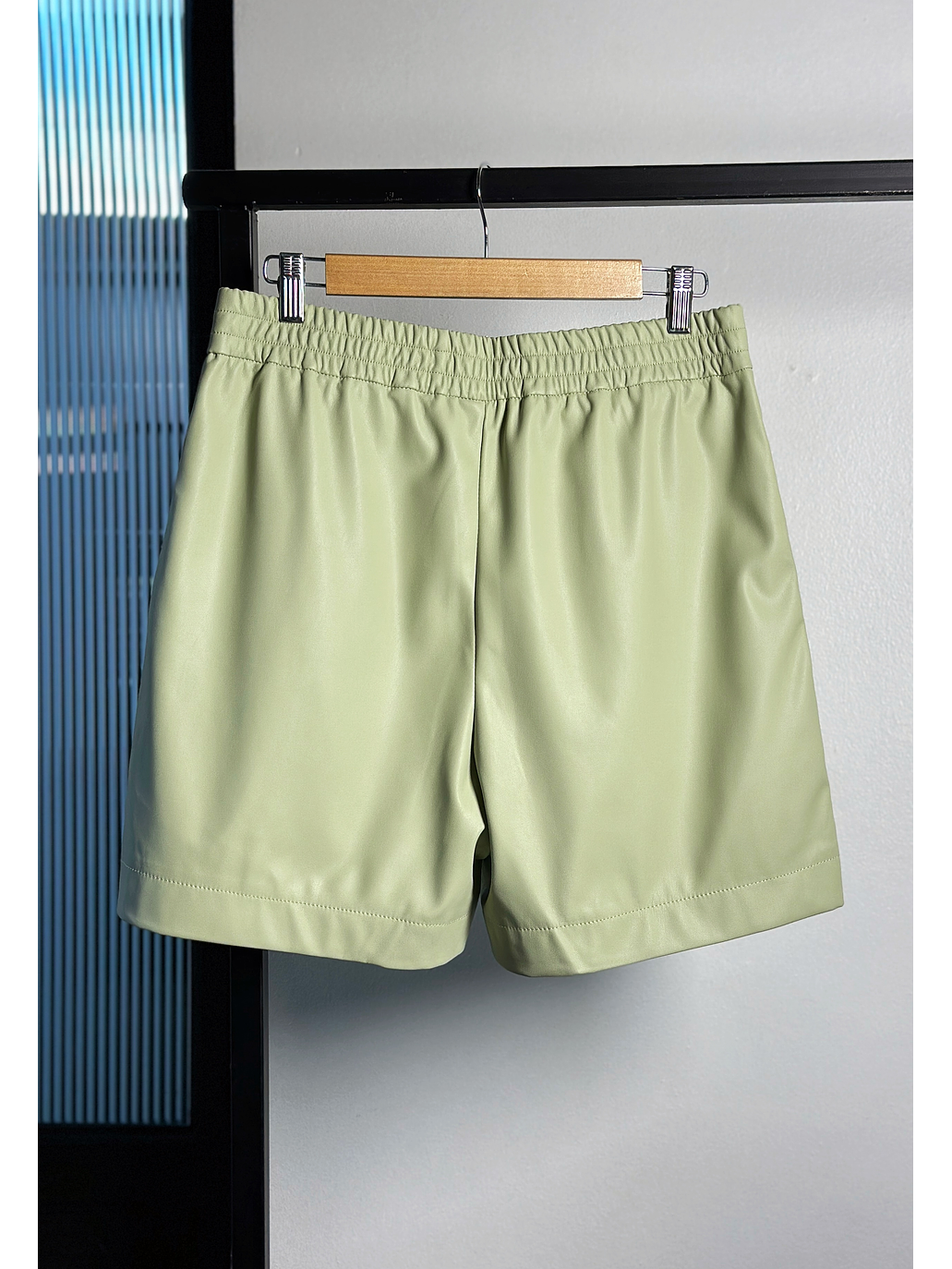 Short de cuerina verde   3