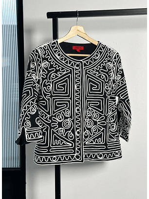 Chaqueta negra bordada 