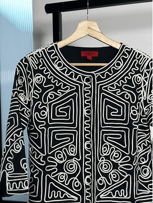 Chaqueta negra bordada 