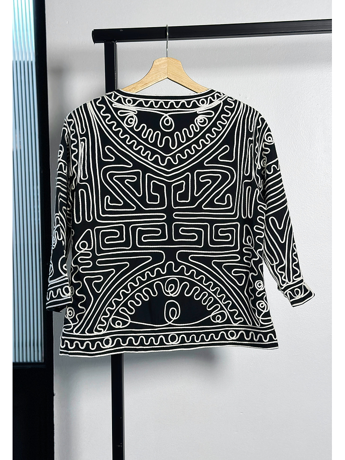 Chaqueta negra bordada  3