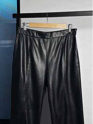 Pantalon cuerina negro