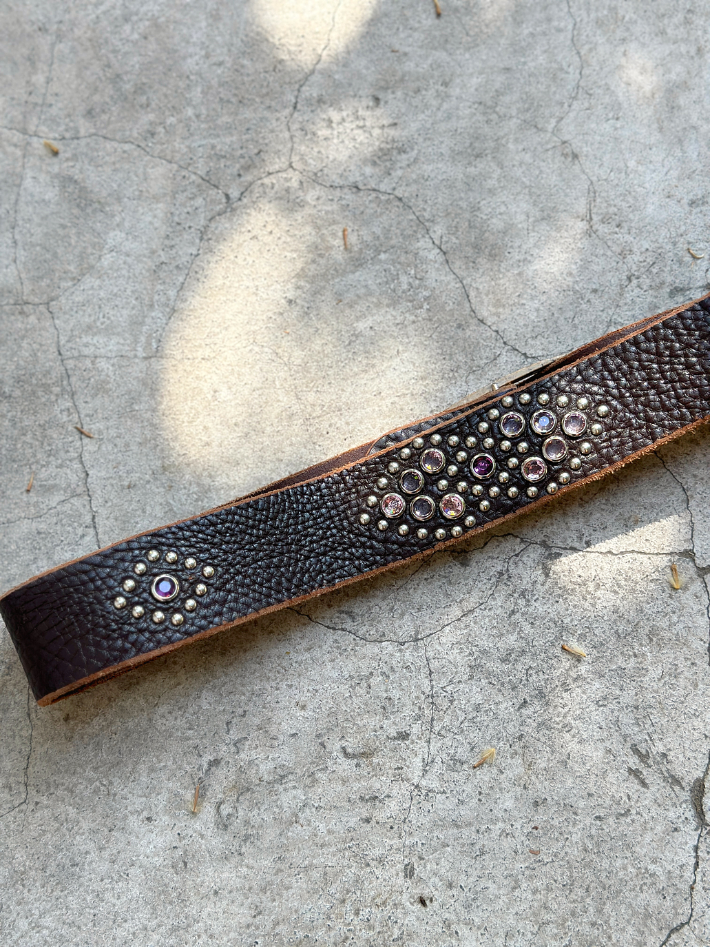 Cinturón de cuero vintage con apliqués  3