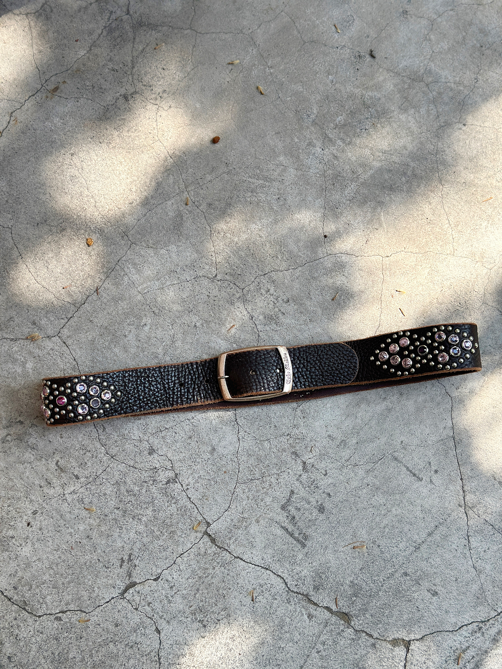 Cinturón de cuero vintage con apliqués  5