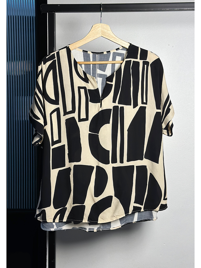 Polera beige estampada  1