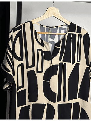 Polera beige estampada 