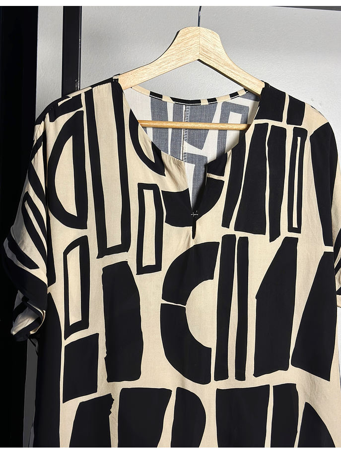 Polera beige estampada  2