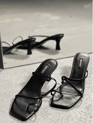 Sandalias con taco negras 