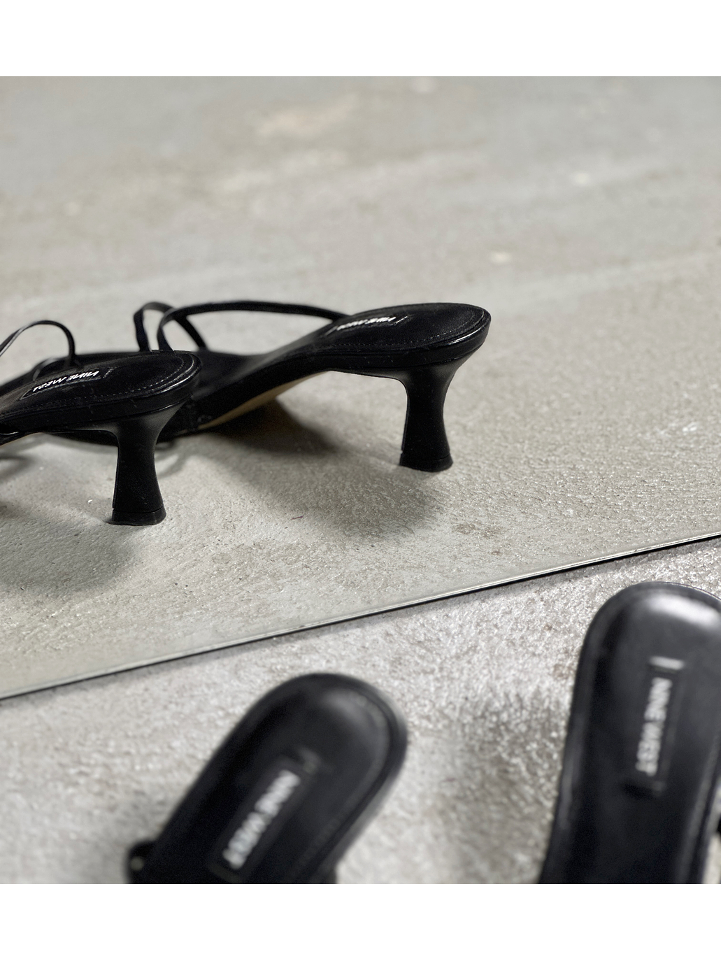 Sandalias con taco negras  5