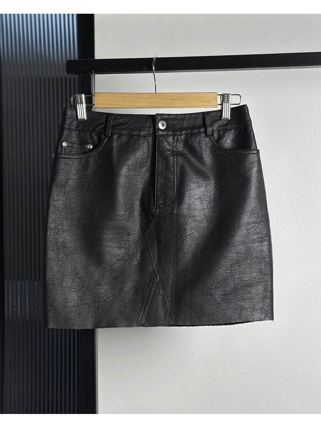 Falda cuerina negra  1