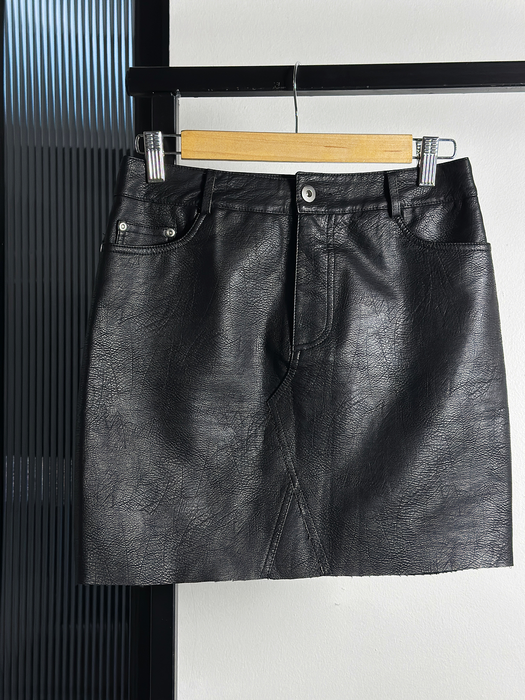 Falda cuerina negra  2