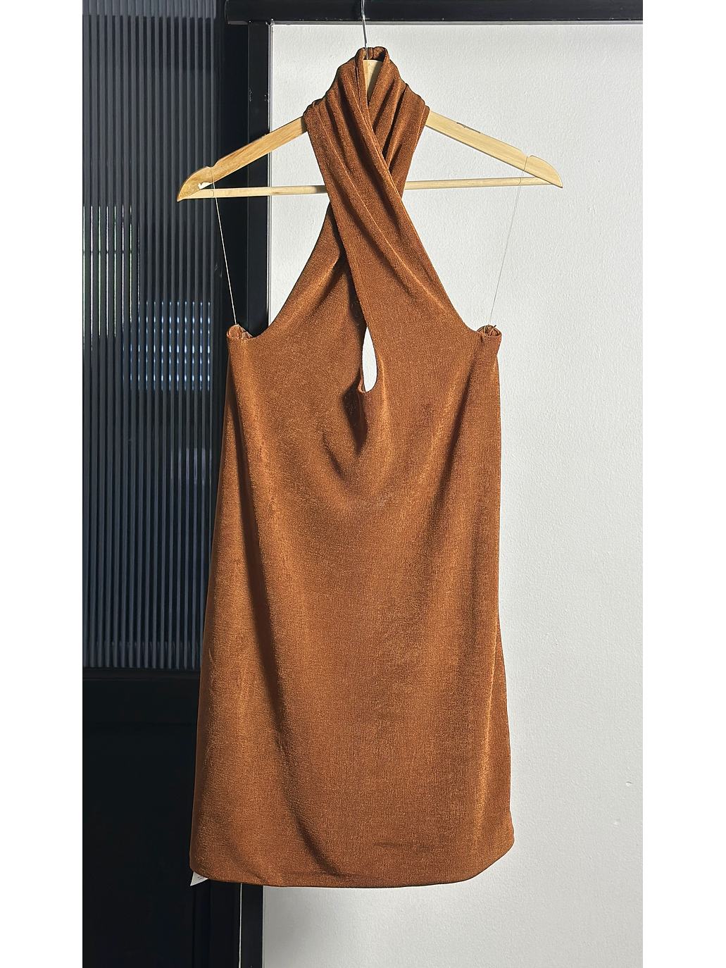 Vestido terracota sin espalda 1