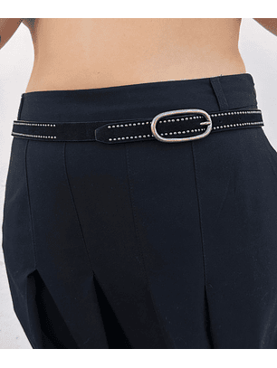 Cinturón negro con tachas 