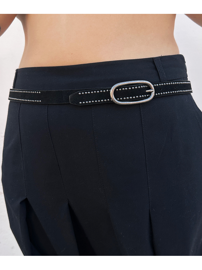 Cinturón negro con tachas  1