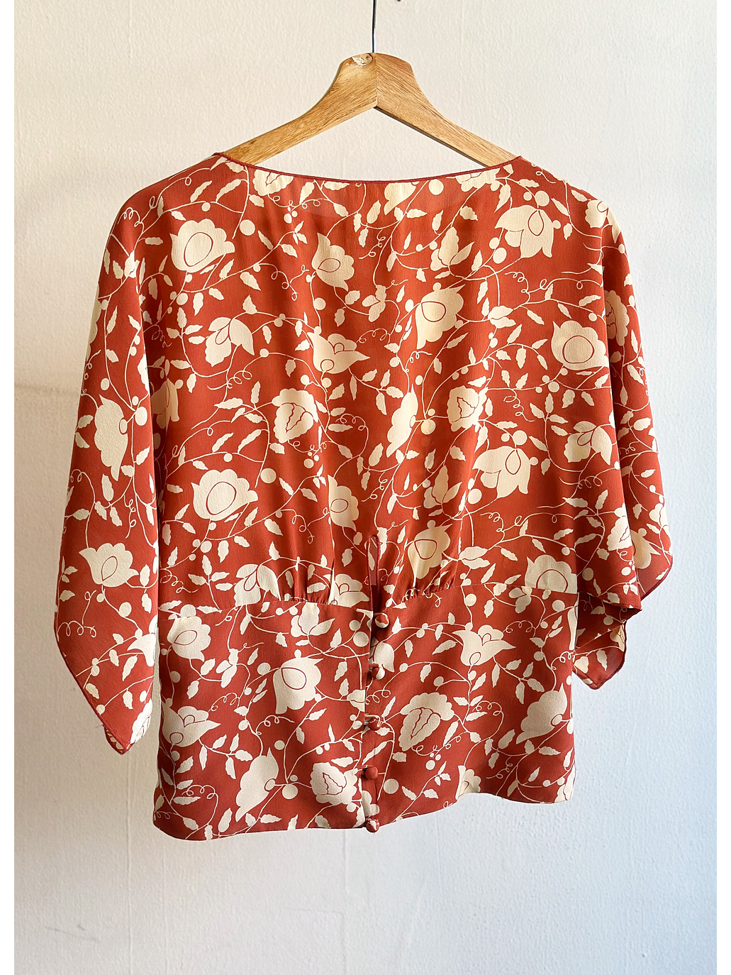 Top de seda print floreado 3