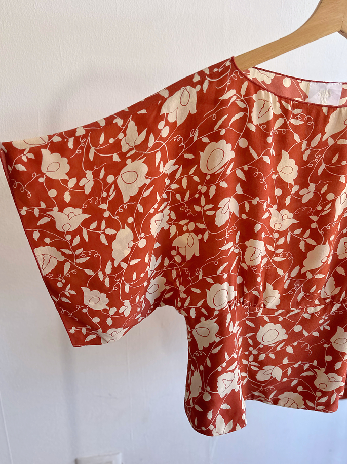 Top de seda print floreado 4