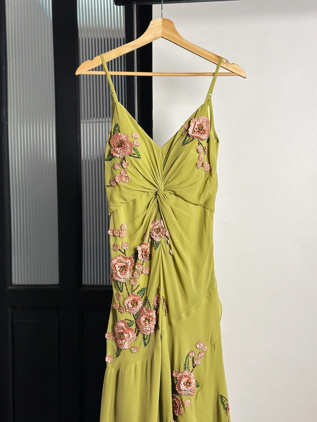 Vestido de seda bordado 3