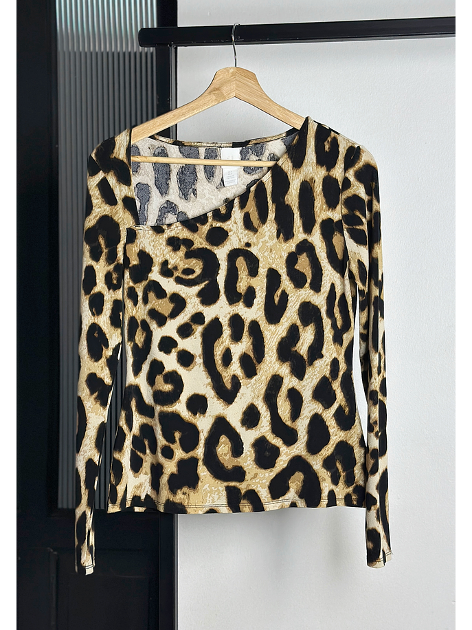 Top animal print asimétrico  1