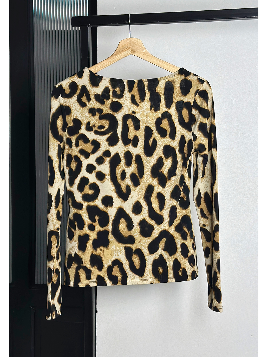 Top animal print asimétrico  3