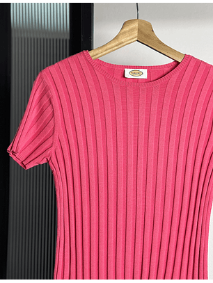 Top fucsia acanalado