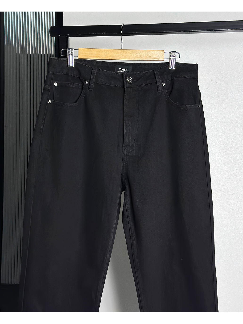 Jeans negro tiro alto 2