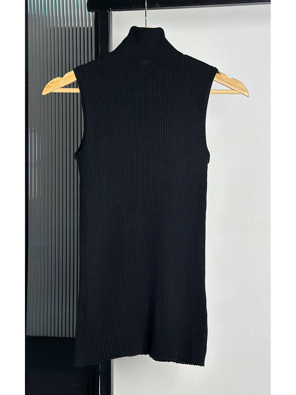 Top negro acanalado 3