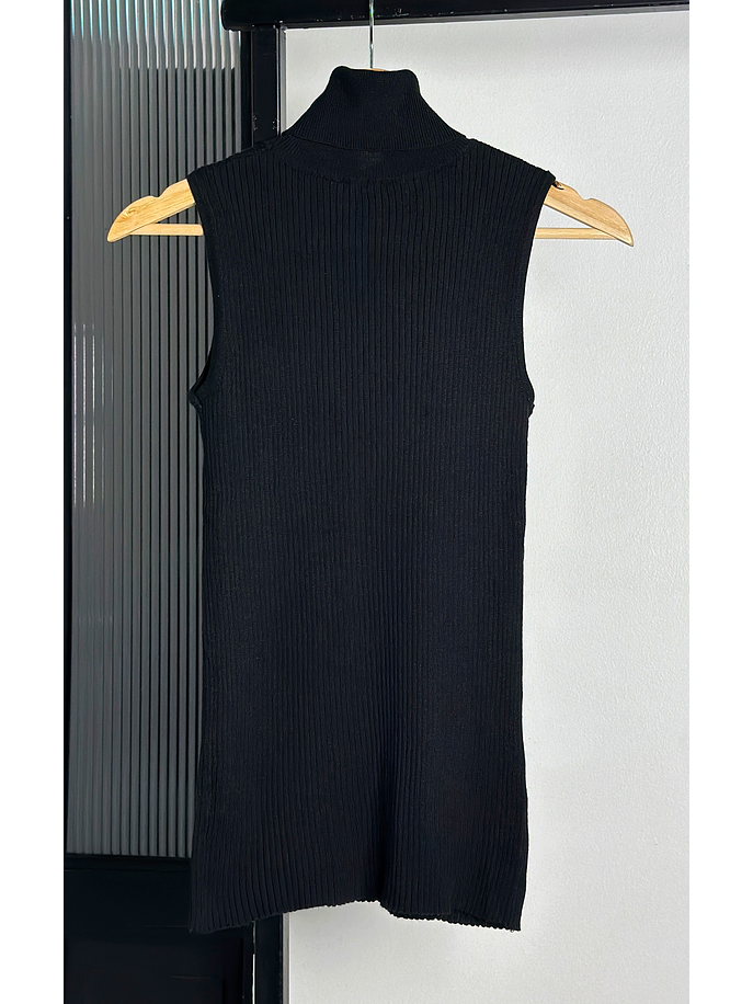 Top negro acanalado 3