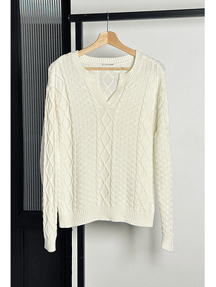 Suéter crema trenzado 