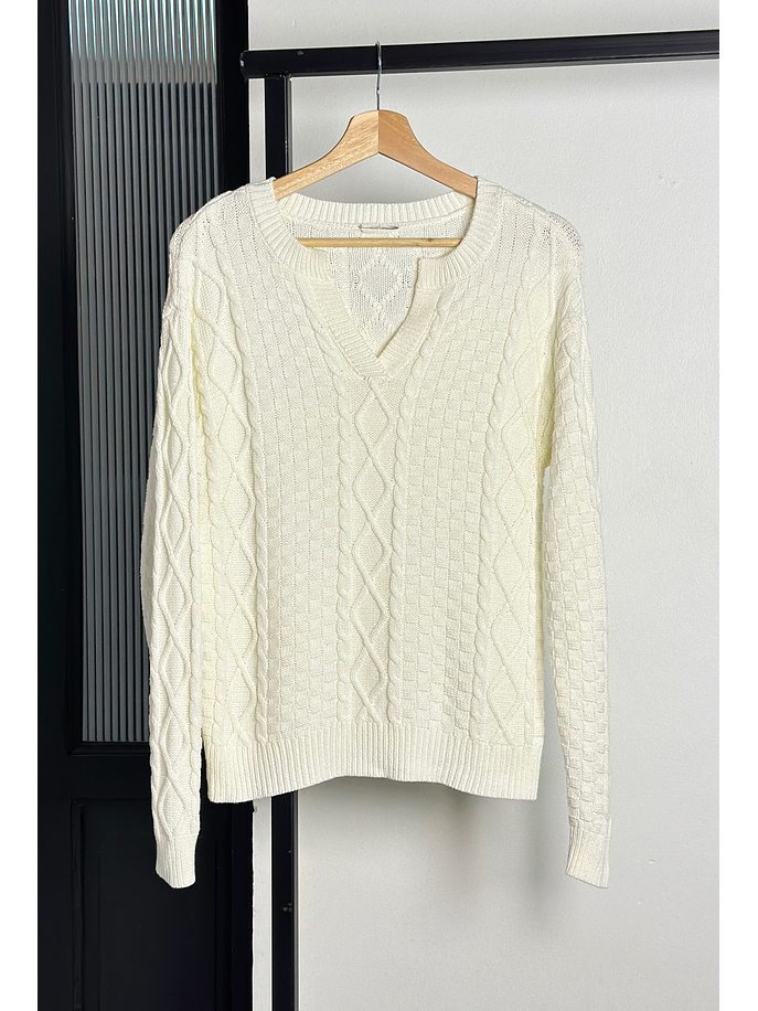 Suéter crema trenzado  1