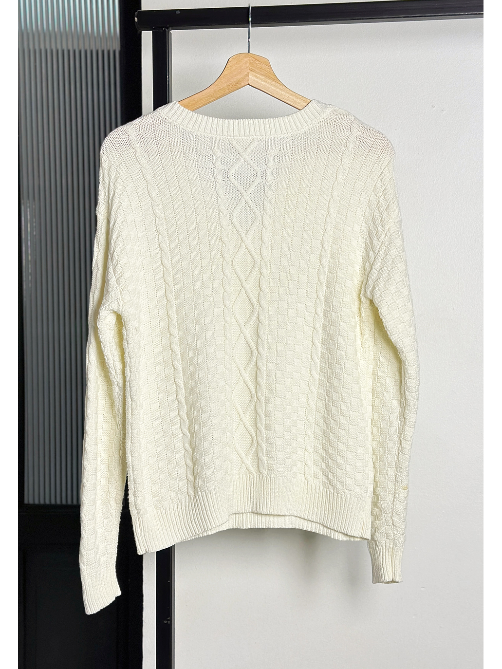 Suéter crema trenzado  3