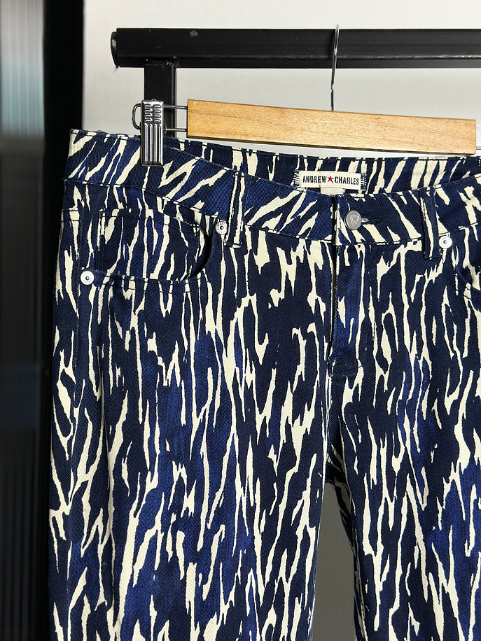 Pantalón mezclilla estampado  2