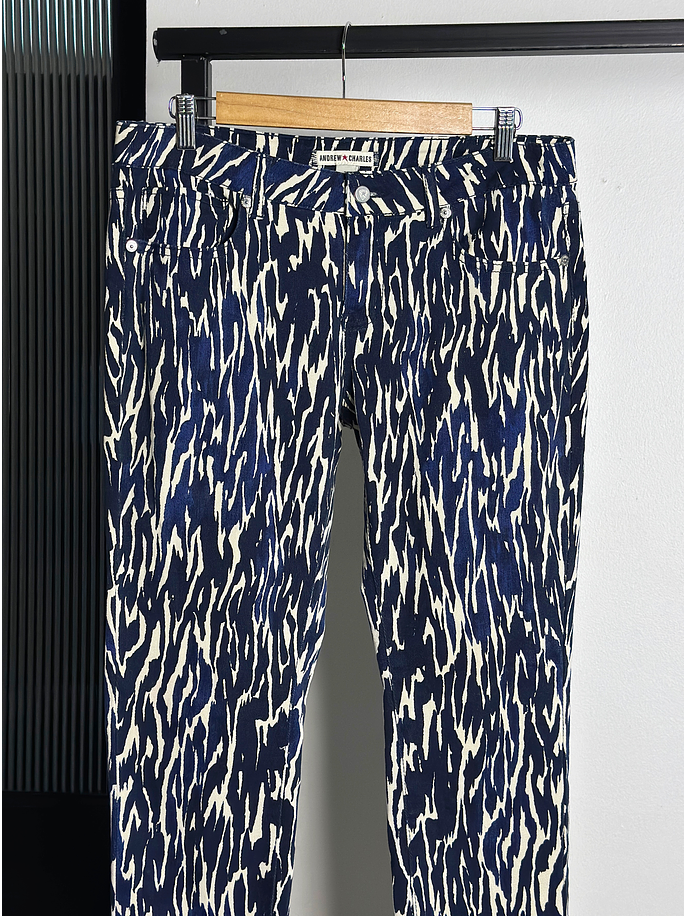 Pantalón mezclilla estampado  3