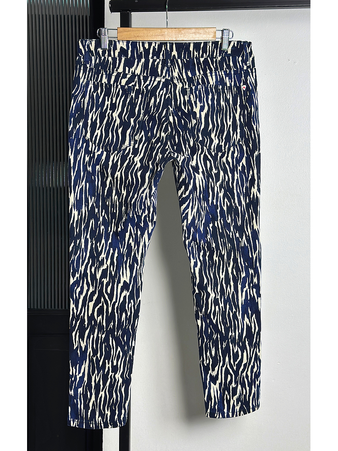 Pantalón mezclilla estampado  4