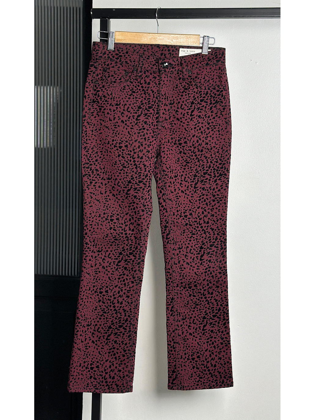 Jeans mezclilla burdeo animal print  1