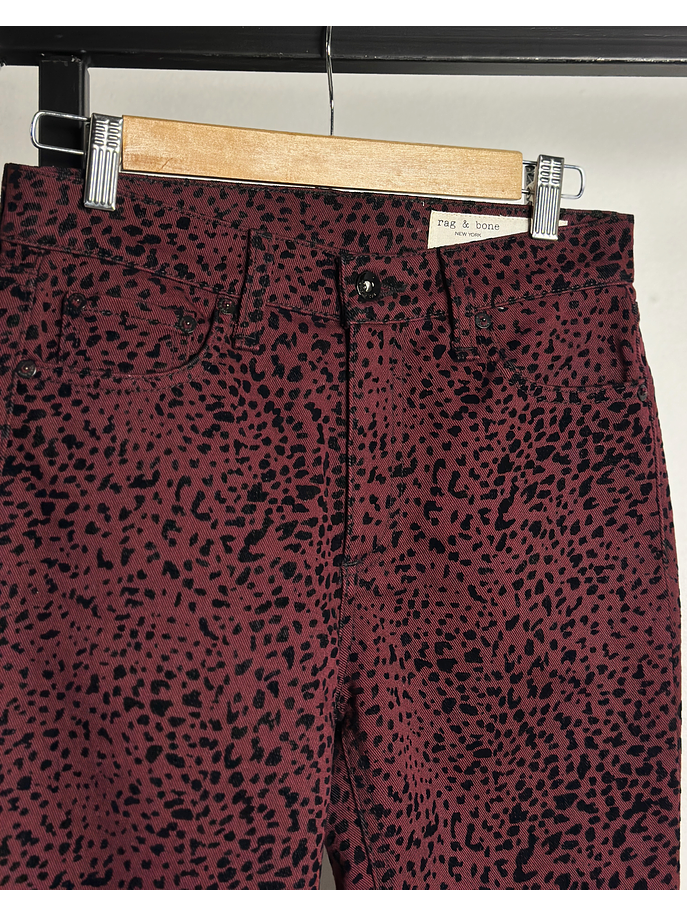 Jeans mezclilla burdeo animal print  3