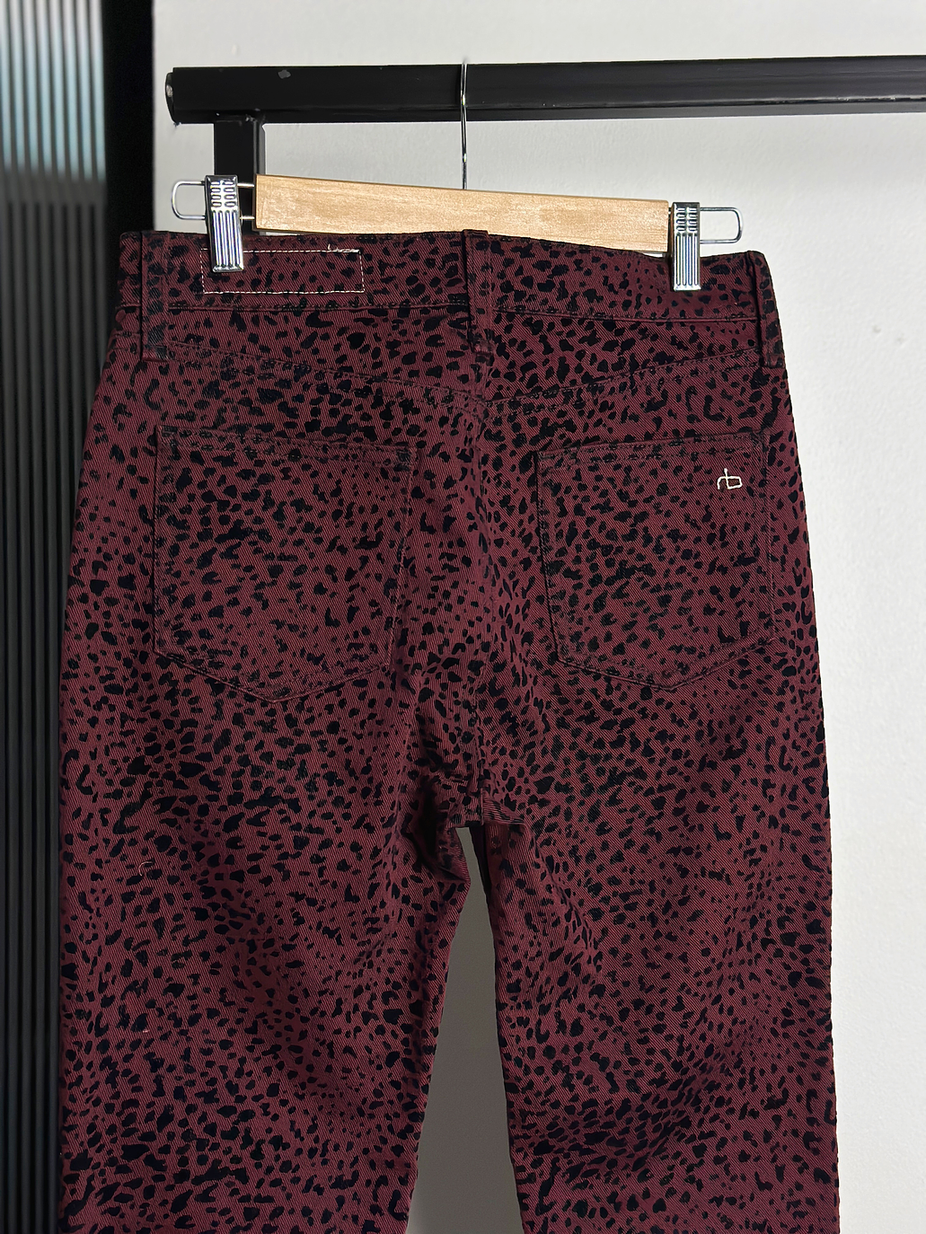 Jeans mezclilla burdeo animal print  5