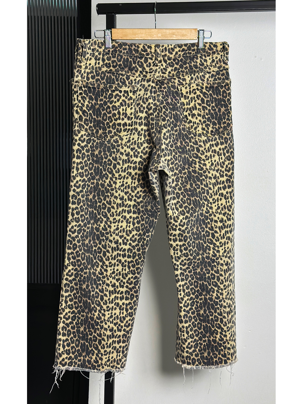 Pantalón mezclilla animal print 3