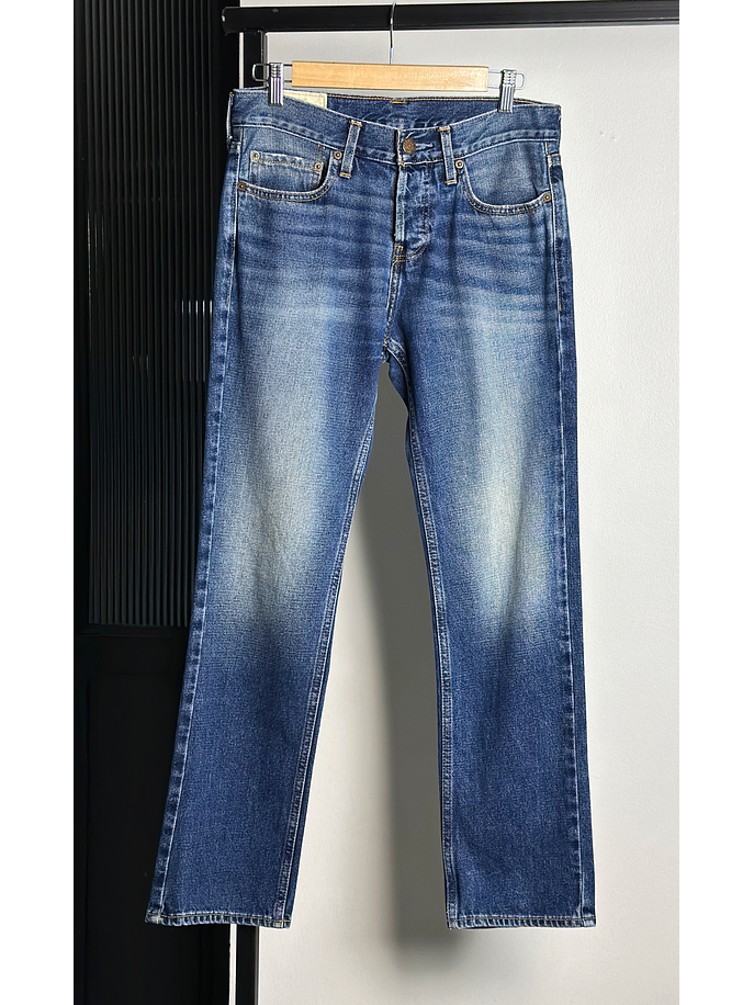 Jeans azul lavado tiro medio 1