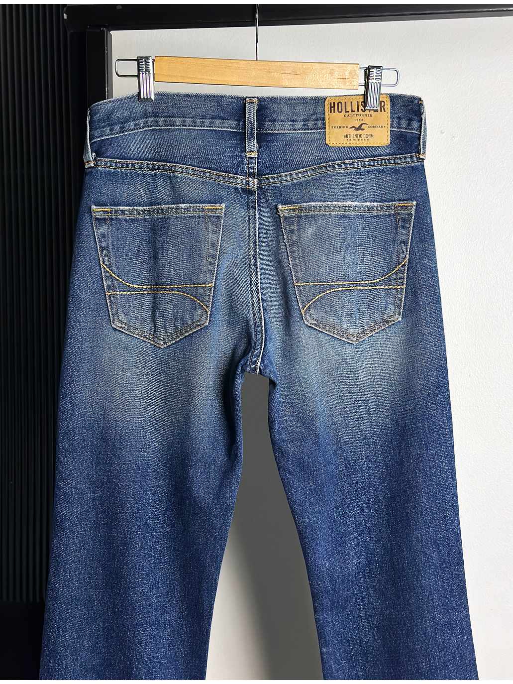 Jeans azul lavado tiro medio 4