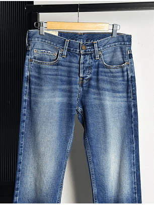 Jeans azul lavado tiro medio