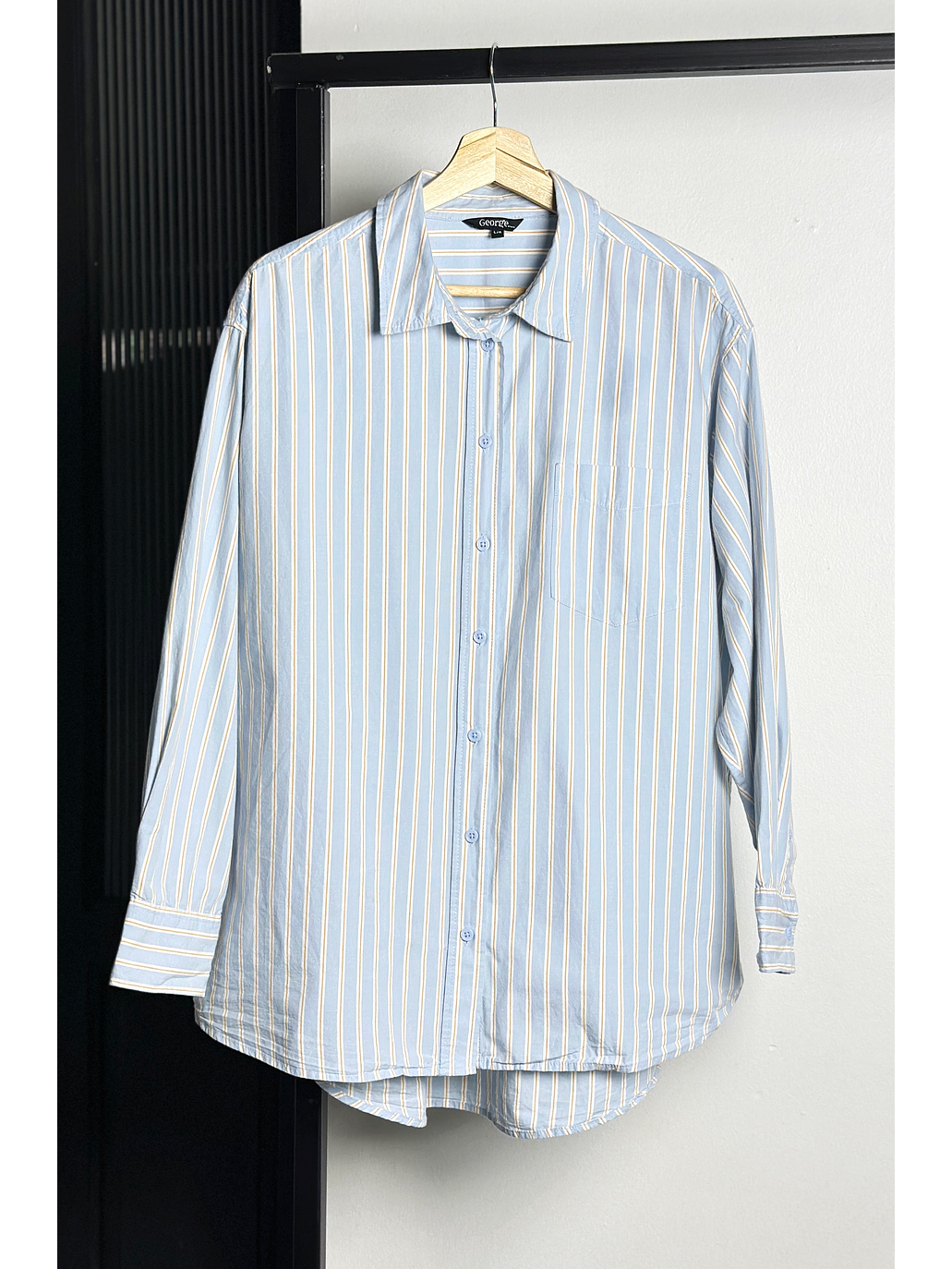 Camisa celeste rayada oversize 1