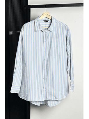 Camisa celeste rayada oversize