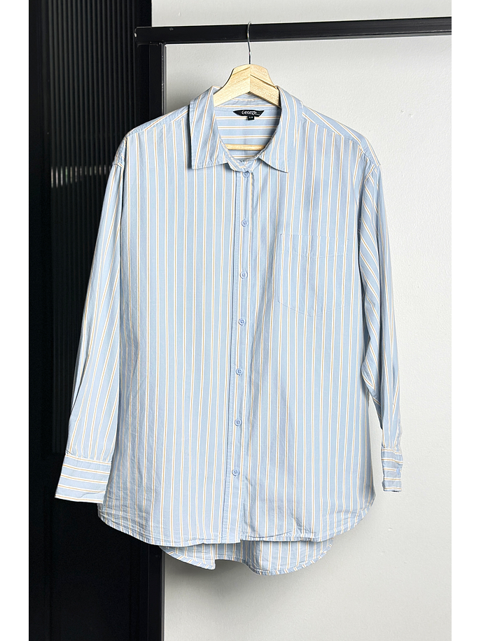 Camisa celeste rayada oversize 1