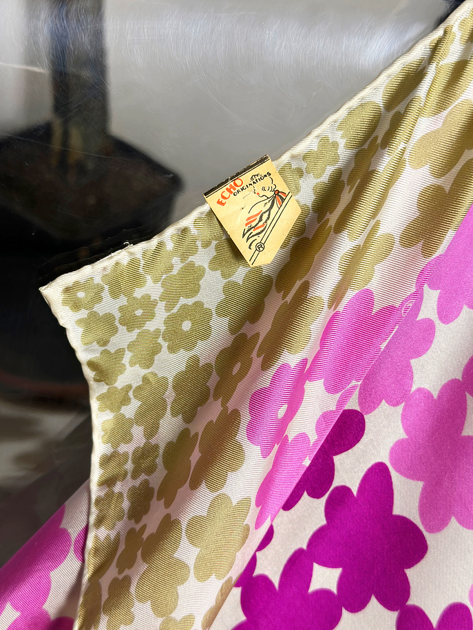 Pañuelo floreado de seda  3