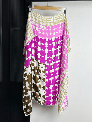 Pañuelo floreado de seda 