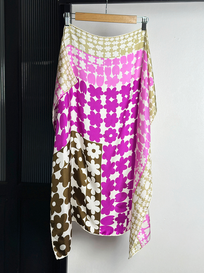 Pañuelo floreado de seda  2