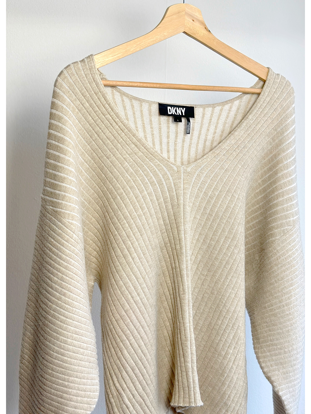 Chaleco beige escotado 2