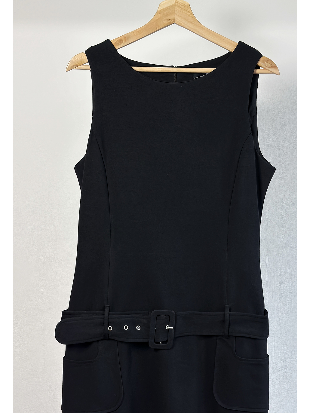 Vestido negro con cinturón  2