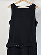 Vestido negro con cinturón  - Miniatura 2
